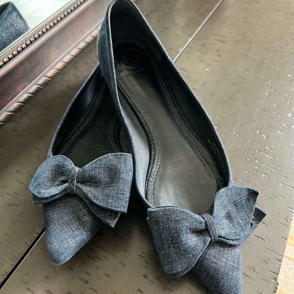 EUC Tory Burch Denim Bow Flats Size 9